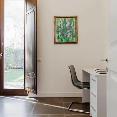 Michelangelo Deluxe Garden Apartment *